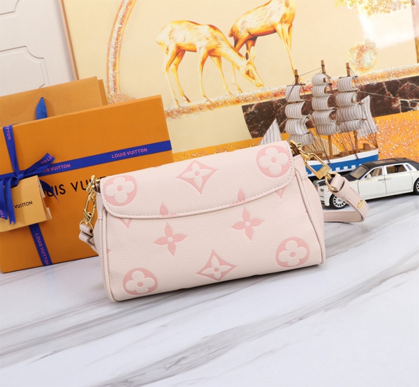 ルイヴィトンバッグ背面デザイン